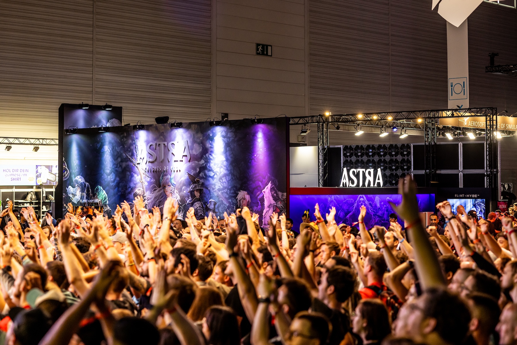 Gamescom Exhibitors Guide_people hands up, ASTRA booth is behind people