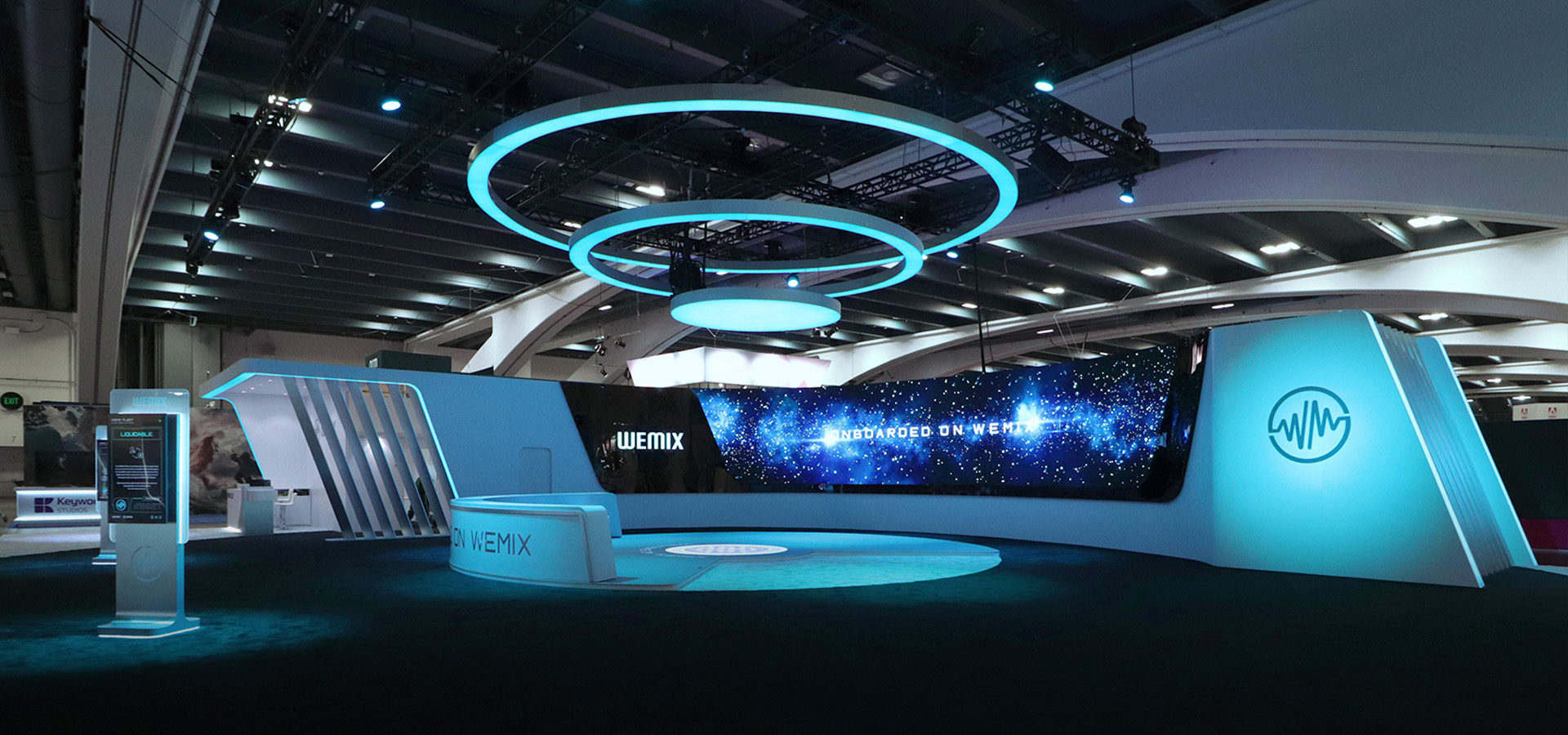 WEMADE 2022 GDC B2B layered 3 rings hanging blue light and round style booth with LED screen